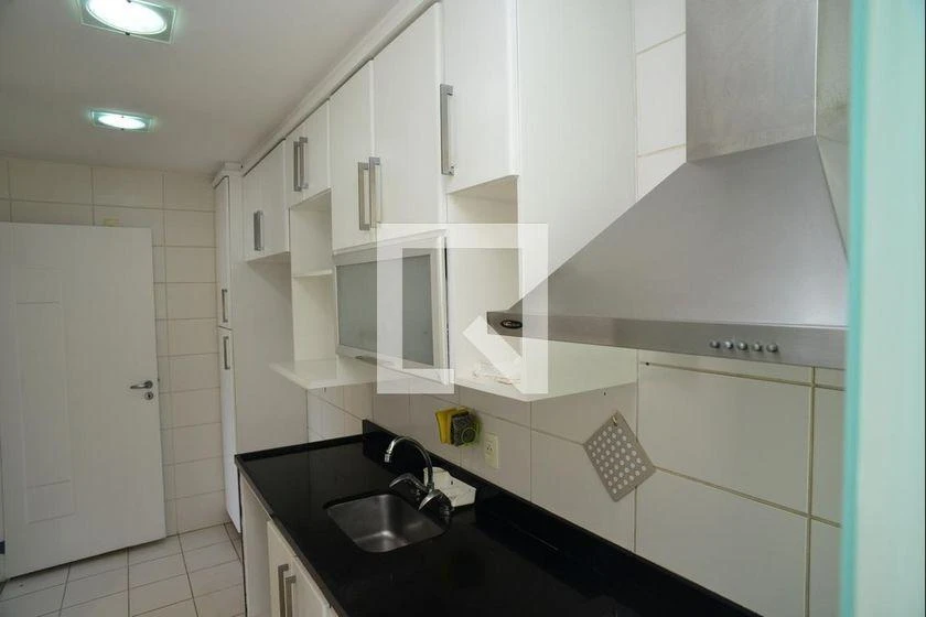 Apartamento com 2 quartos e cozinha fechada com fogão a gás — photo 18