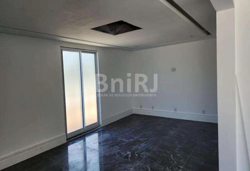 House with 6 bedrooms and 500 m² with 2 parking spaces — photo 23