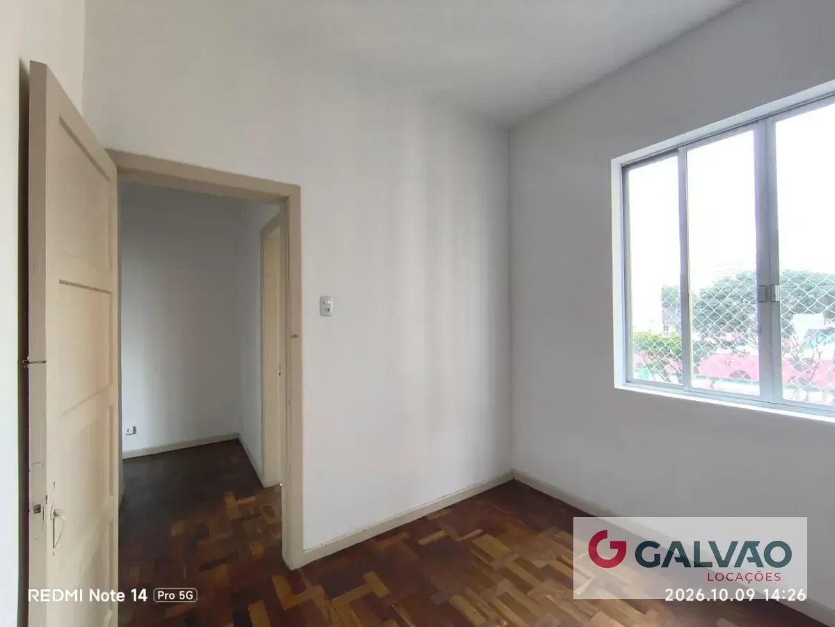 2-bedroom apartment with wood or laminate floors in Curitiba — photo 2