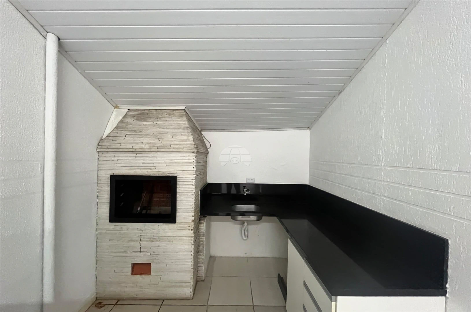 Wood or laminate floors in a 3-bedroom house, 100 m² — photo 20
