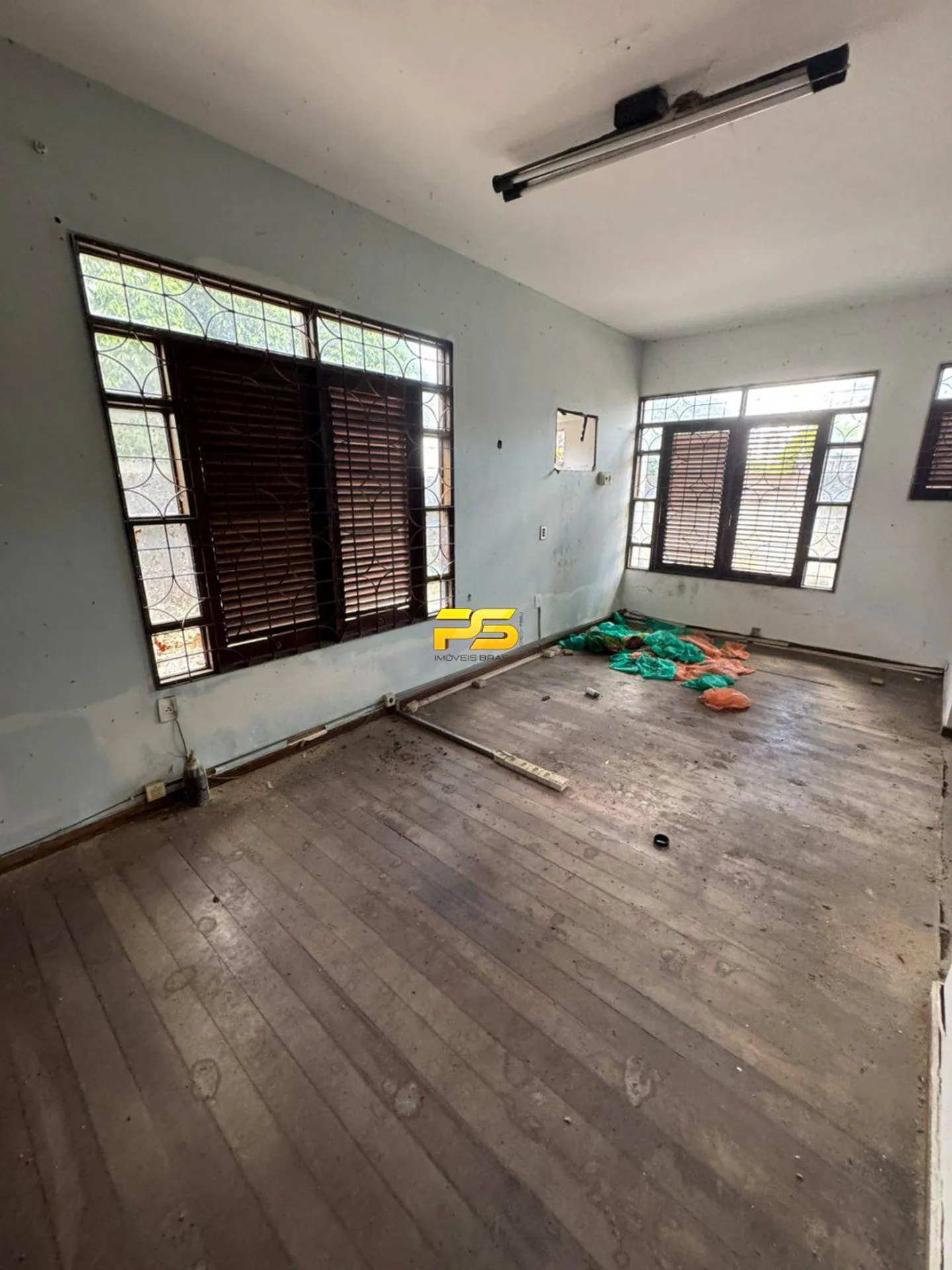 680 m² house with 9 bedrooms and separate kitchen — photo 16