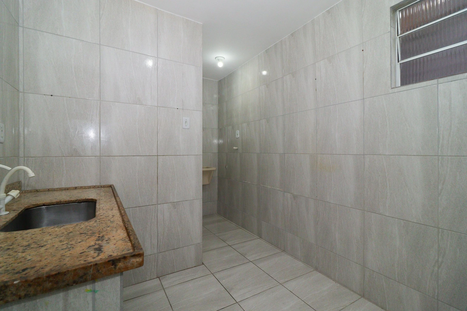 2-bedroom rental apartment with 1 bathroom and balcony — photo 2