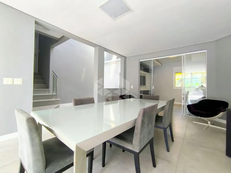 4-bedroom house with floor-to-ceiling windows — photo 22