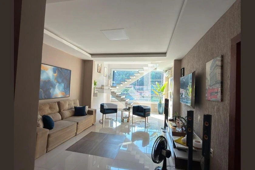 Будинок 750 м² з панорамними вікнами та заскленим балконом — photo 11