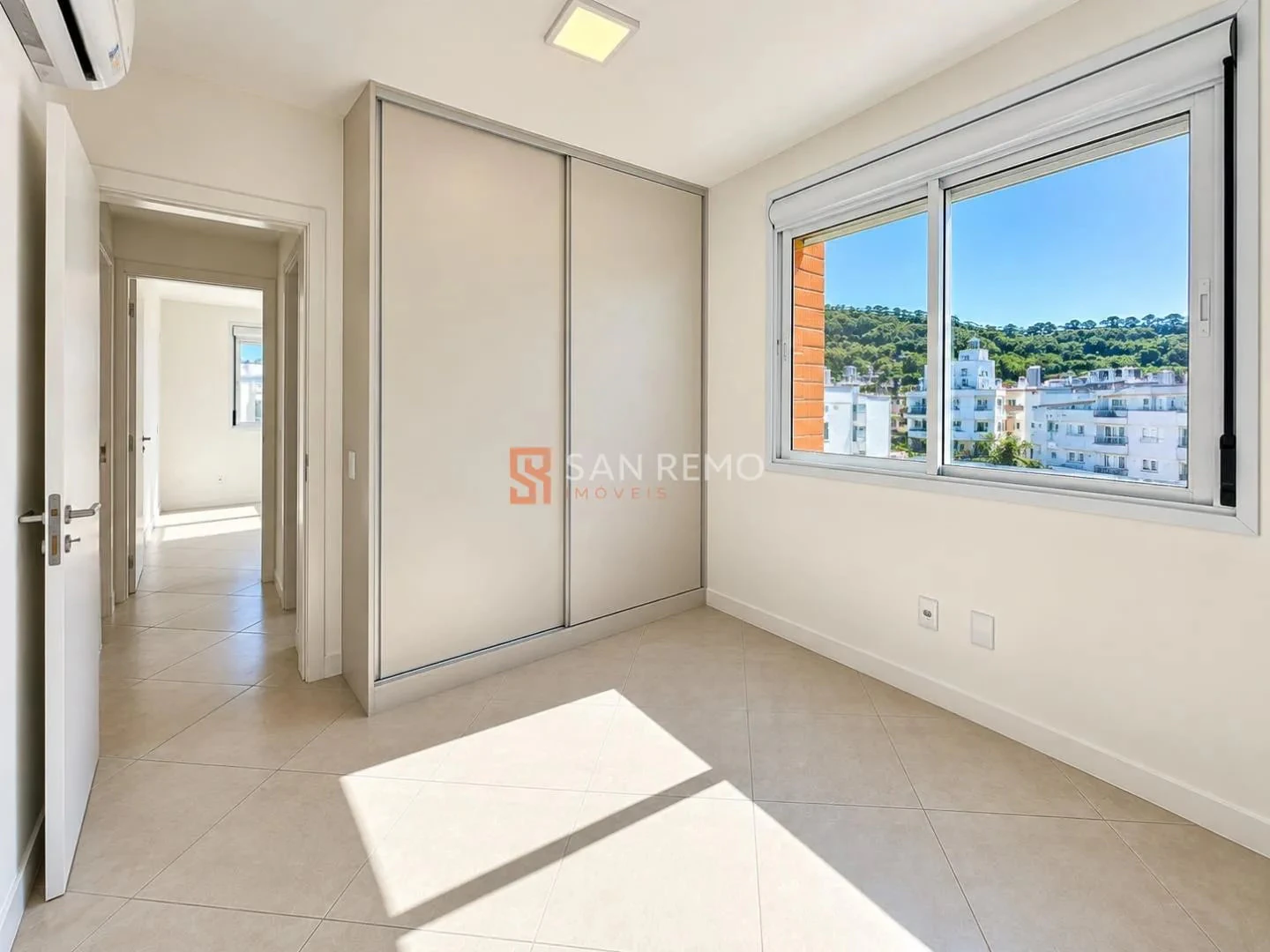2-bedroom apartment in a building with a gym — photo 10