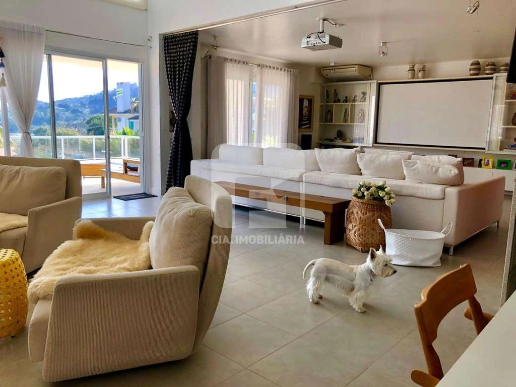 Condominium house with 4 bedrooms and 3 en-suites