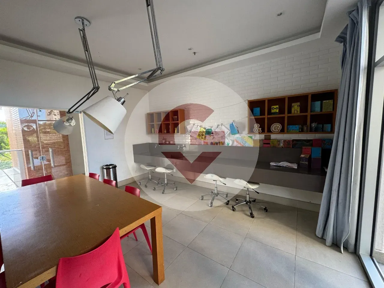 Furnished apartment, 102 m², with a glass-enclosed balcony — photo 16