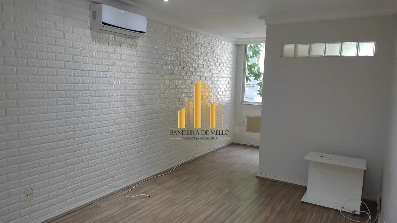 Wood or laminate floors in a 2-bedroom apartment, 80 m² — photo 5
