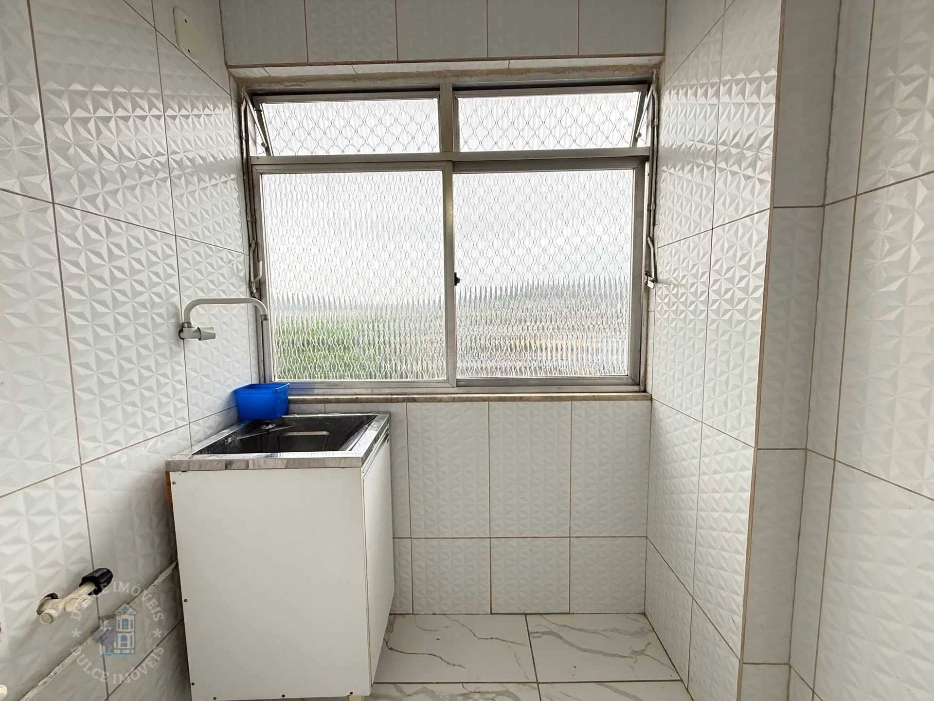 2-bedroom apartment in a building with a pool — photo 4