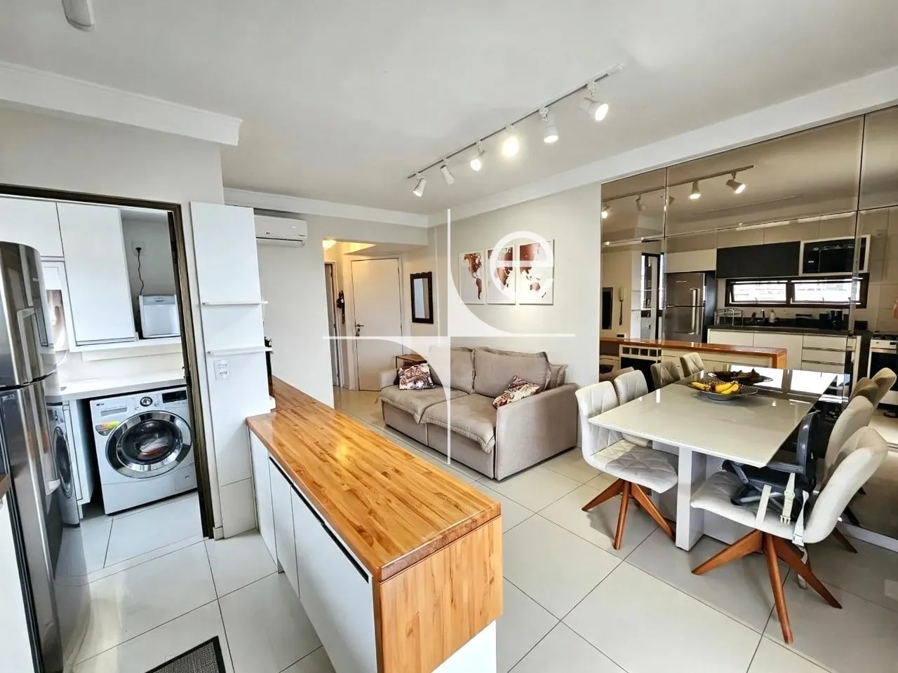 Apartment on the 4th floor with a glass-enclosed balcony — photo 9
