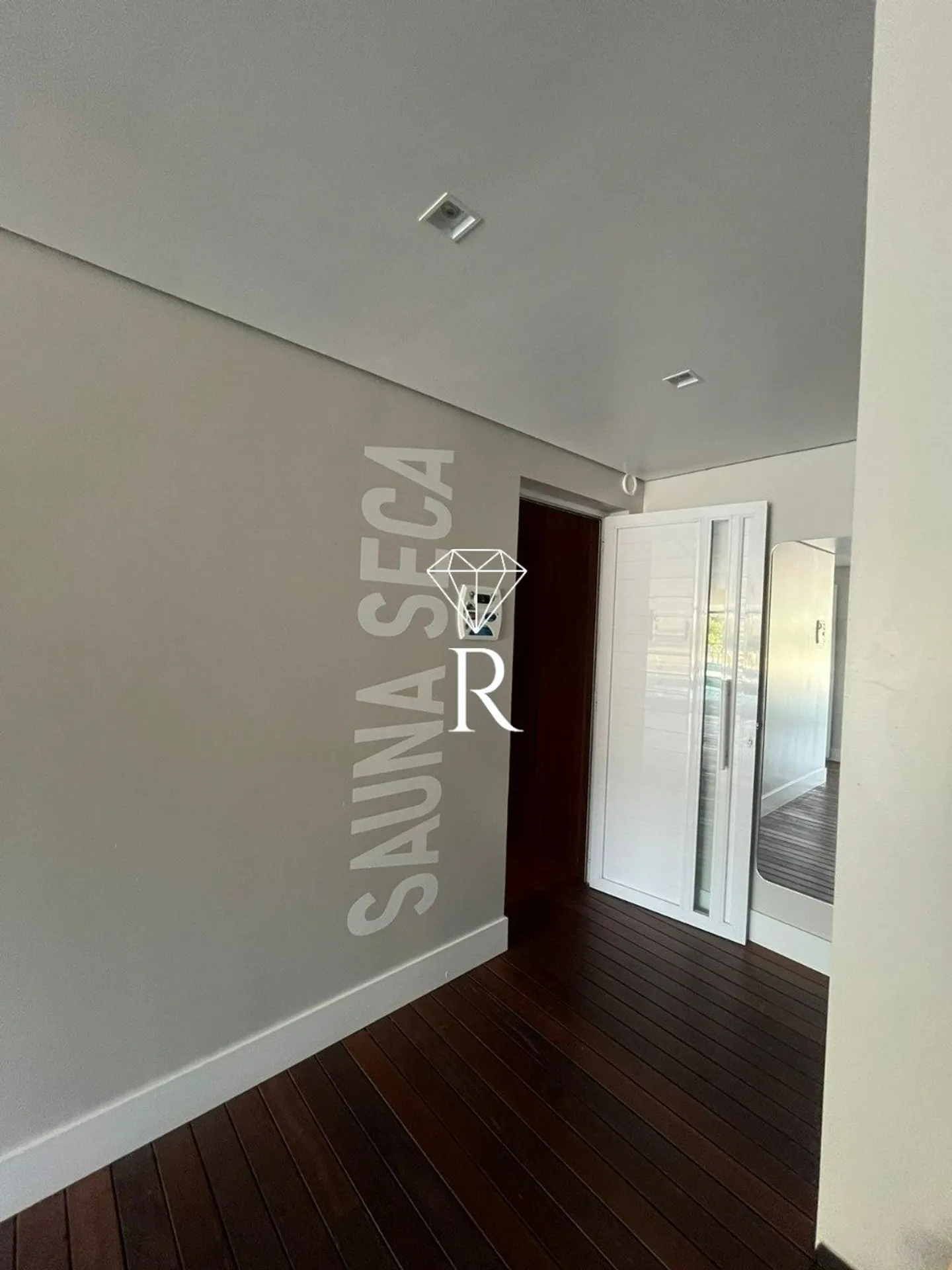 3-bedroom apartment with a grill on the balcony — photo 33