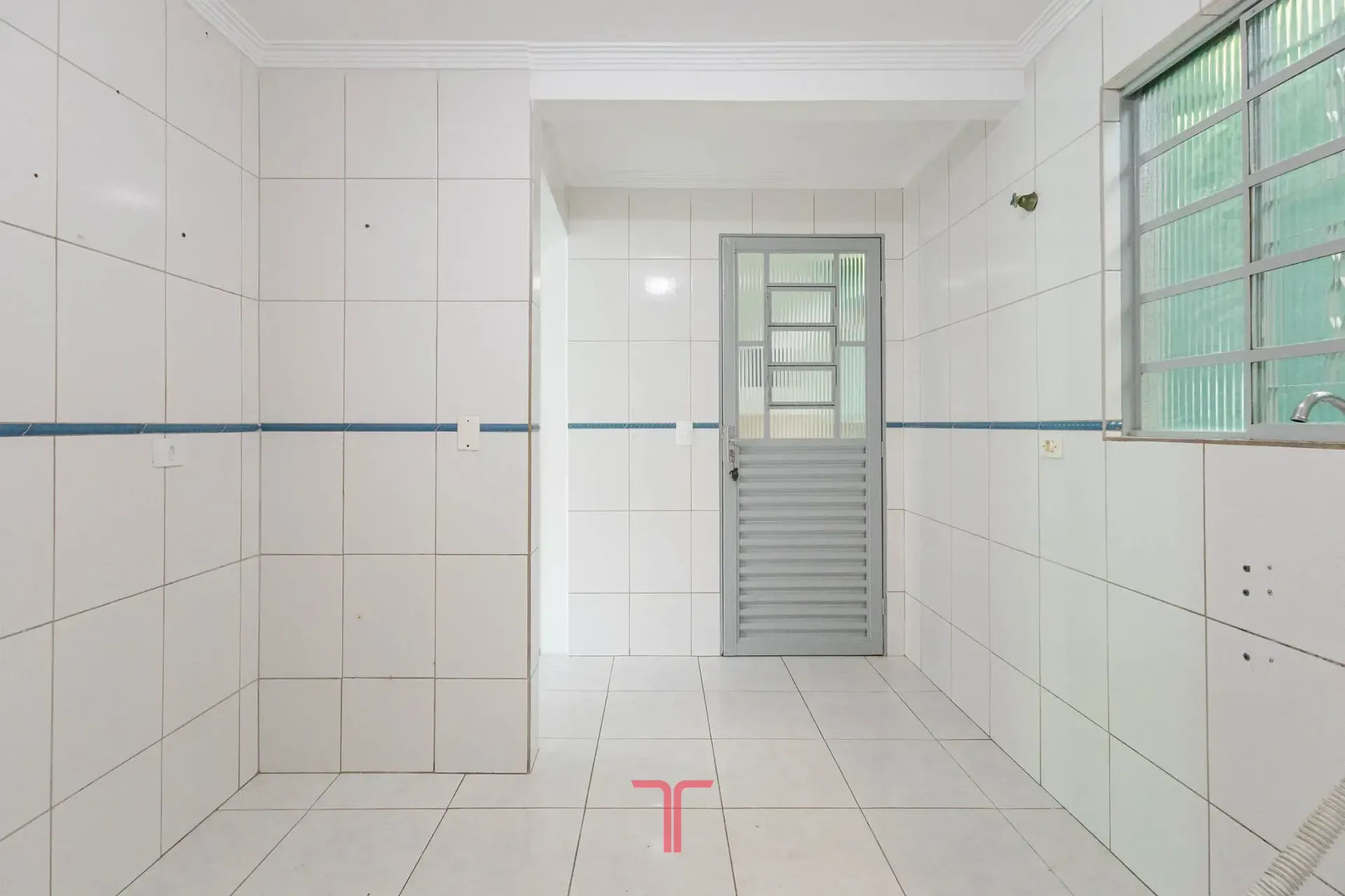 Незамебльований будинок з 3 спальнями та закритою кухнею — photo 14