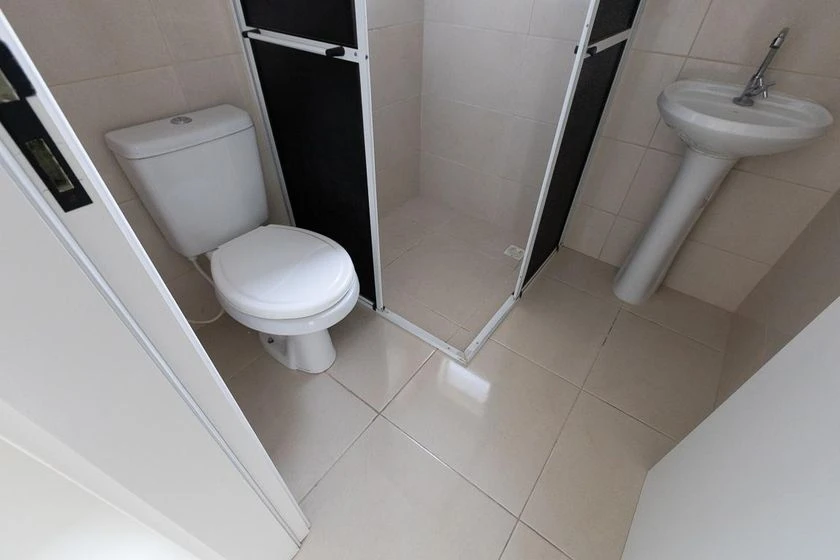 1-bedroom apartment with balcony and glass shower — photo 9