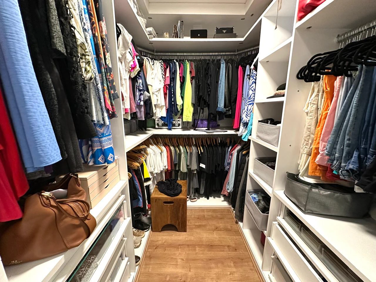 Furnished apartment, 233 m², with a walk-in closet — photo 4