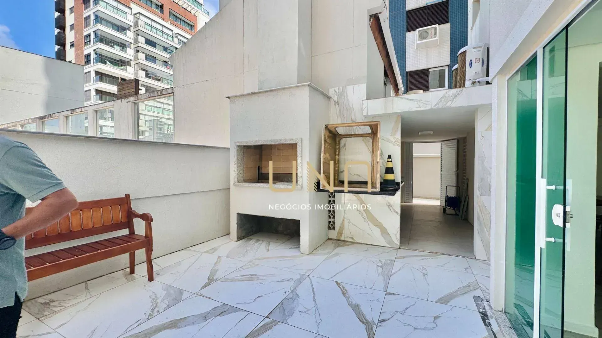 Cobertura mobiliada com 4 suítes e 5 banheiros, 415 m² — photo 11