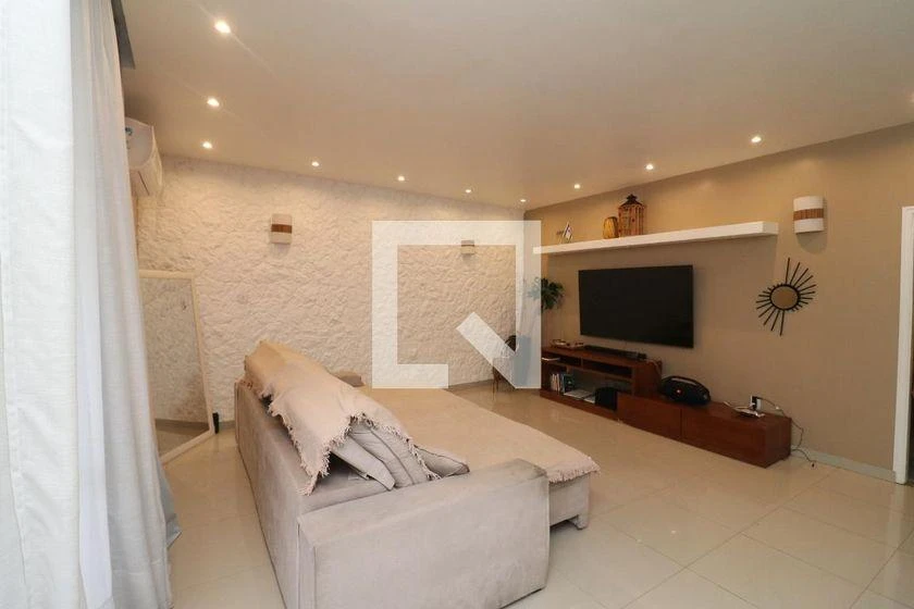 Home office in a 10-bedroom house, 747 m² — photo 21