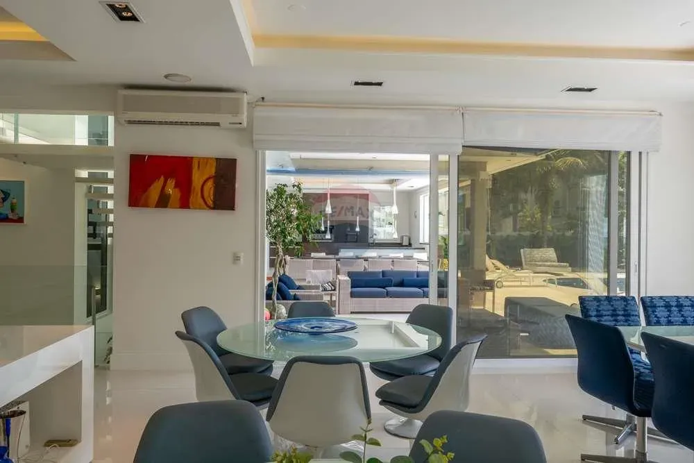 House with 7 en-suite bedrooms and balcony — photo 40
