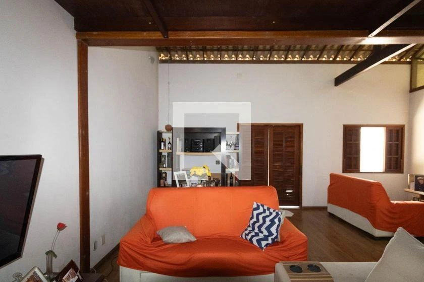Furnished house with 4 bedrooms and 290 m² — photo 8
