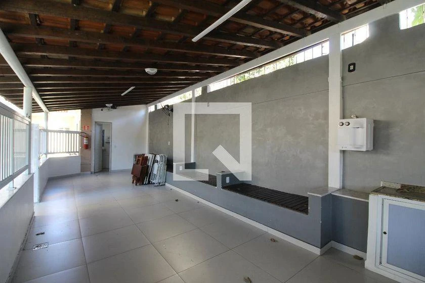 3-bedroom apartment in a building with a pool — photo 13