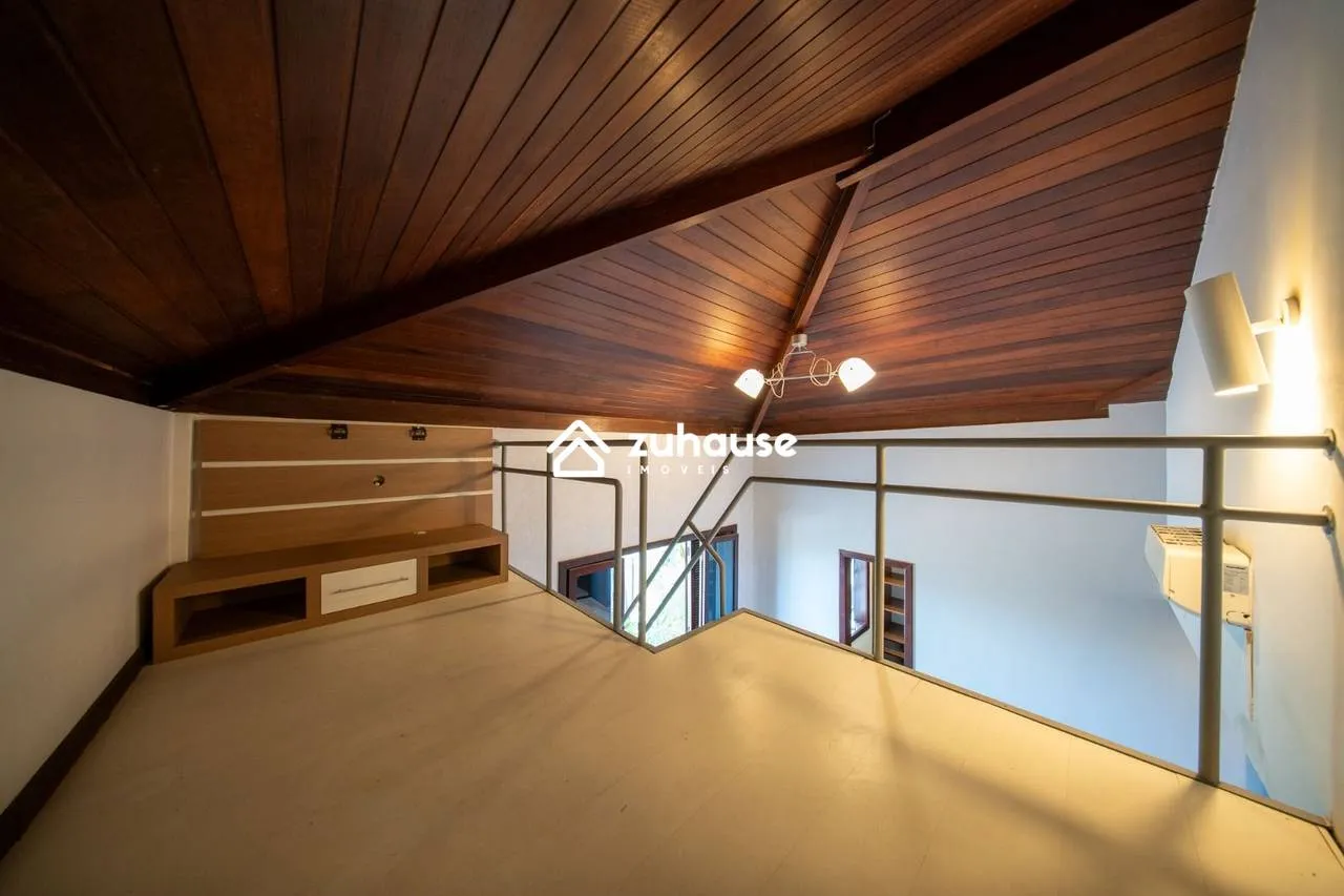 Casa de 5 quartos com janelas do piso ao teto — photo 35