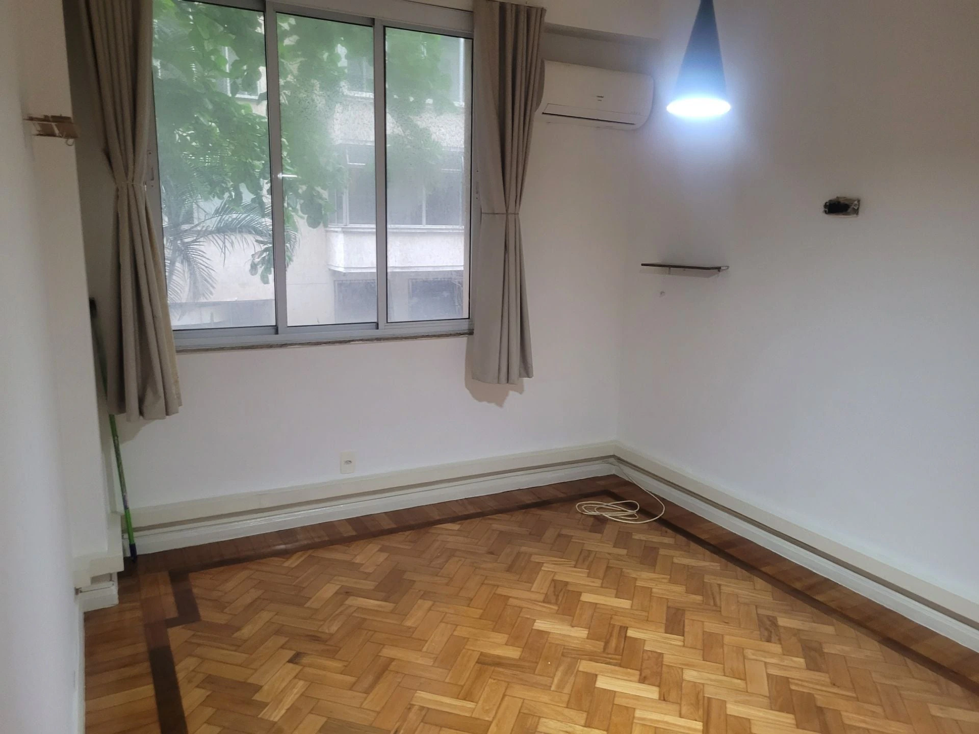 Furnished apartment, 120 m², with wood or laminate floors — photo 17
