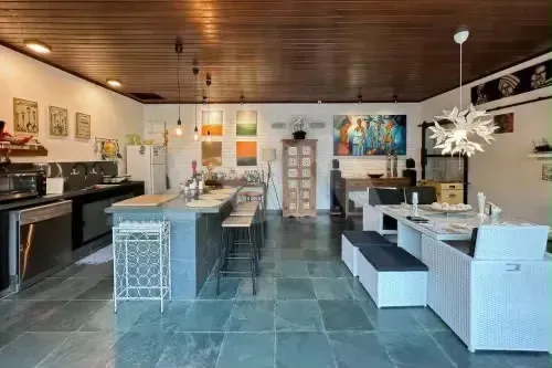 Furnished house with 5 bedrooms and an open-plan kitchen — photo 2