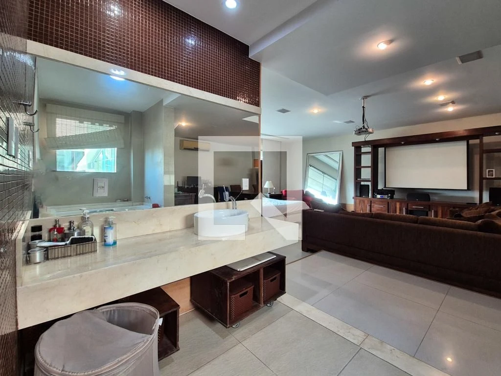 Furnished apartment with 5 en-suite bedrooms and terrace — photo 73