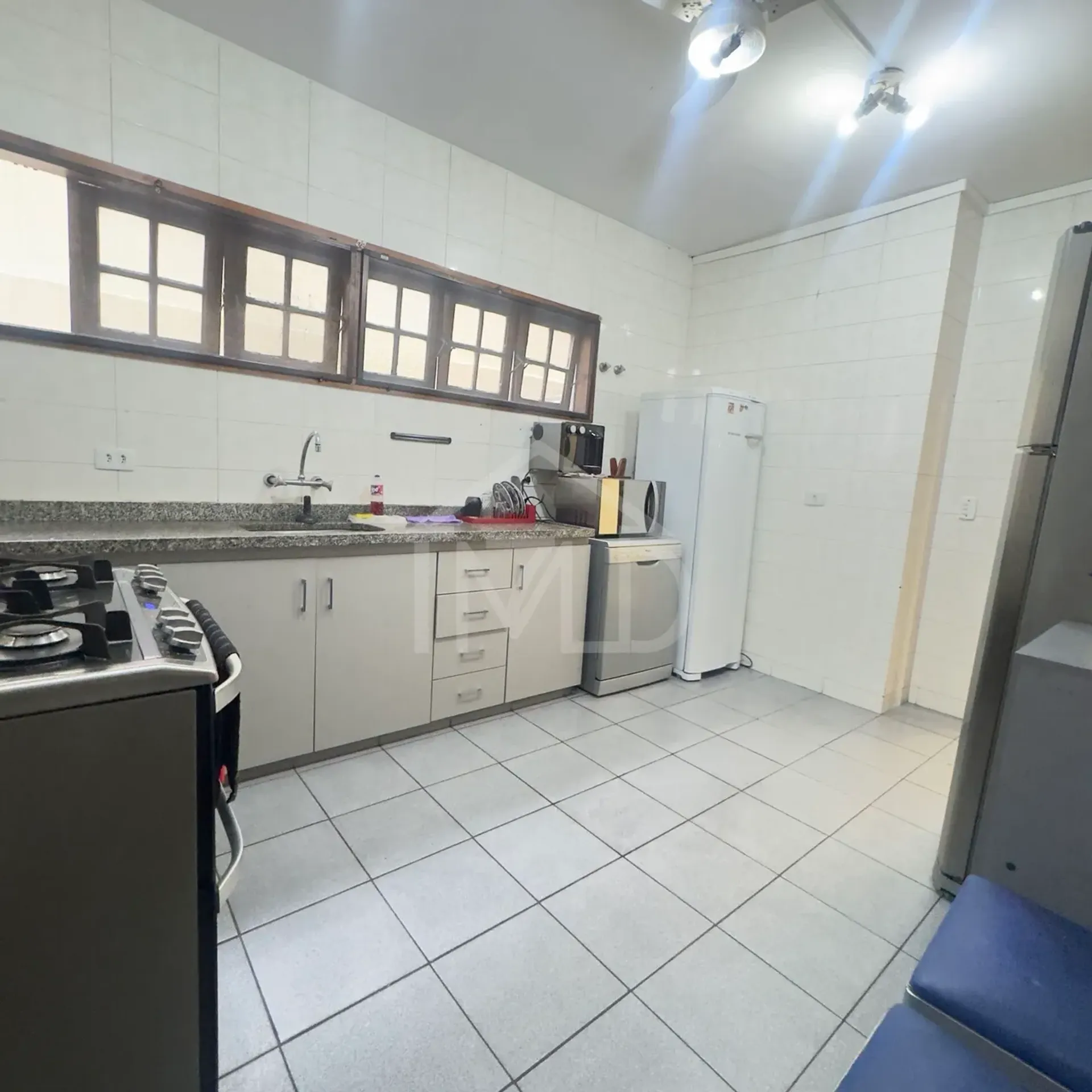 Furnished house, 250 m², with a walk-in closet — photo 41