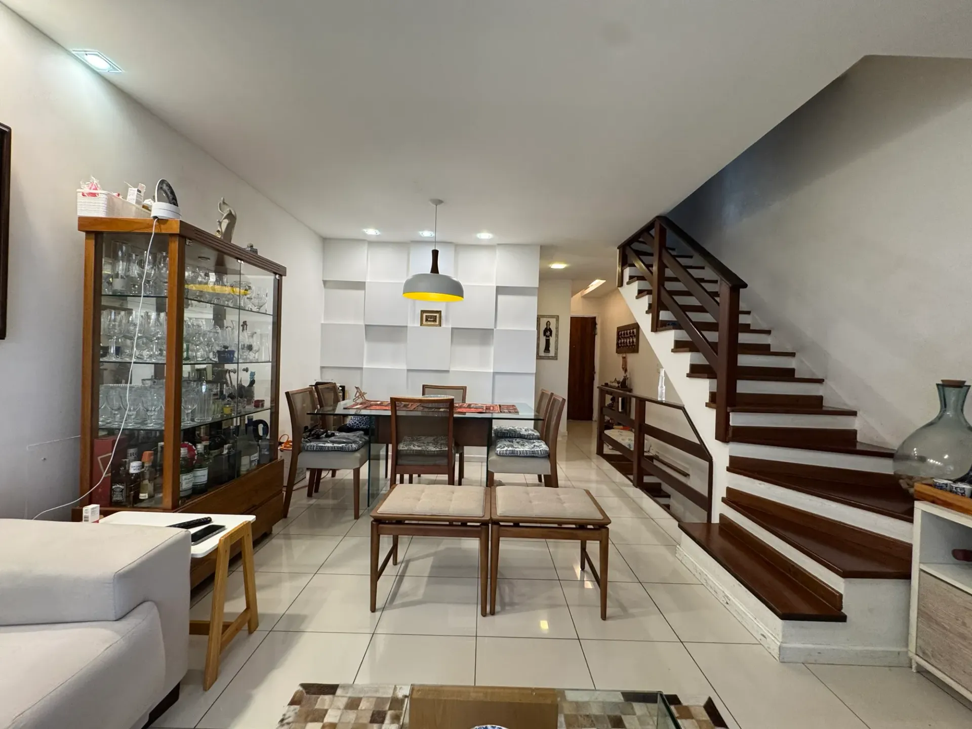 Duplex house with 3 bedrooms and 2 parking spaces