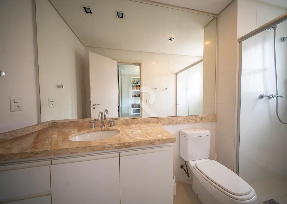 Балкон з грилем та 4 спальні: квартира 186 м² — photo 28