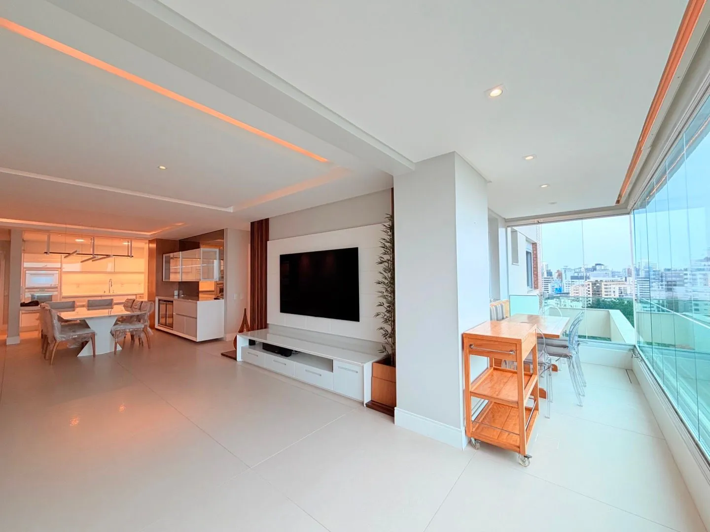 140 m² apartment with 3 bedrooms and a closed balcony — photo 10