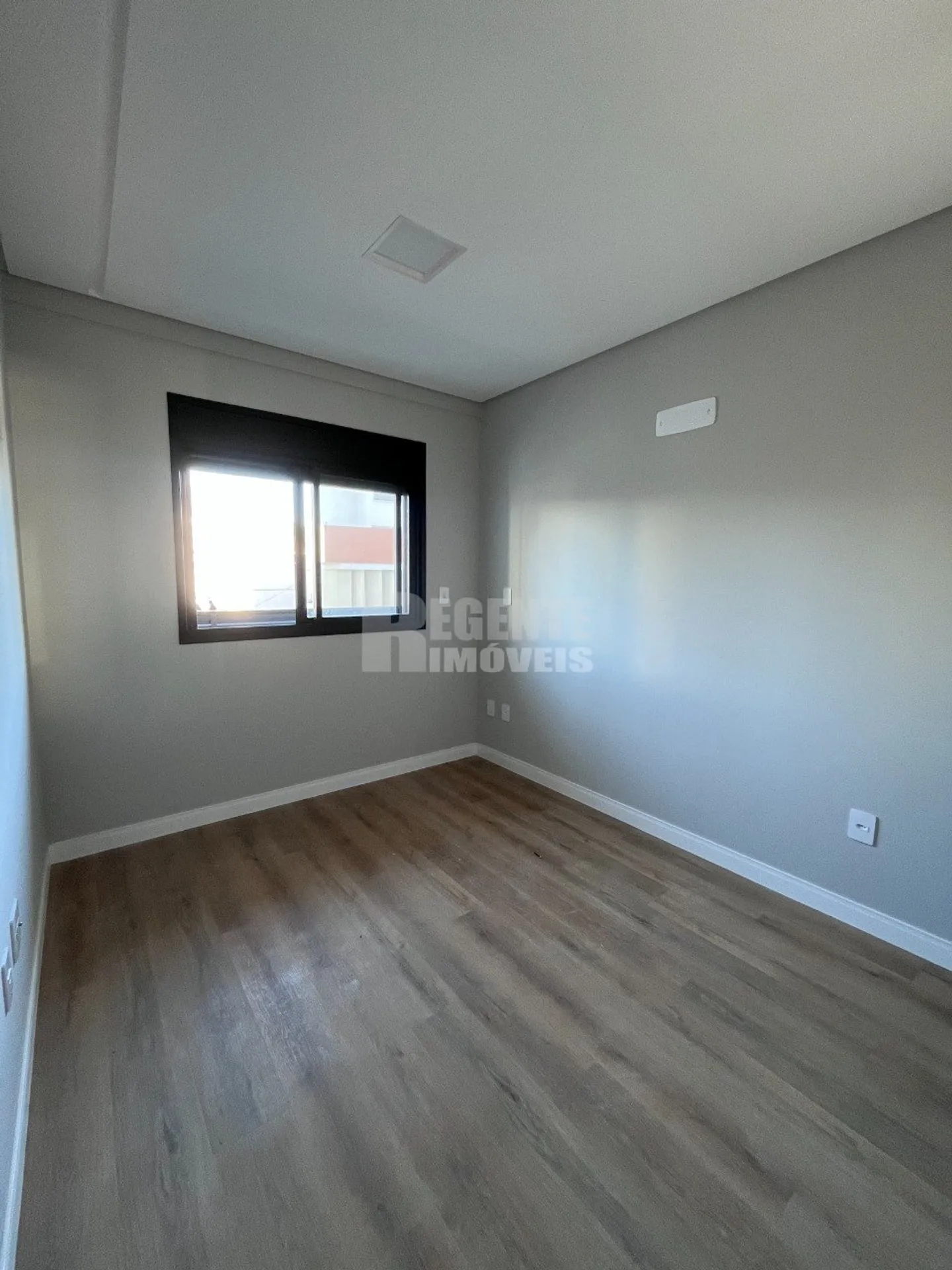 Apartamento amueblado de 2 dormitorios con balcón — photo 22