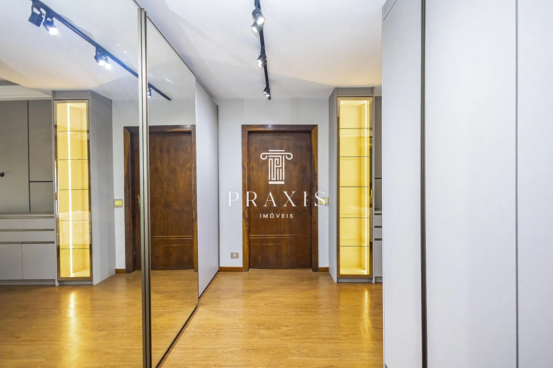 House with 4 bedrooms, 445 m² and fitted kitchen — photo 18