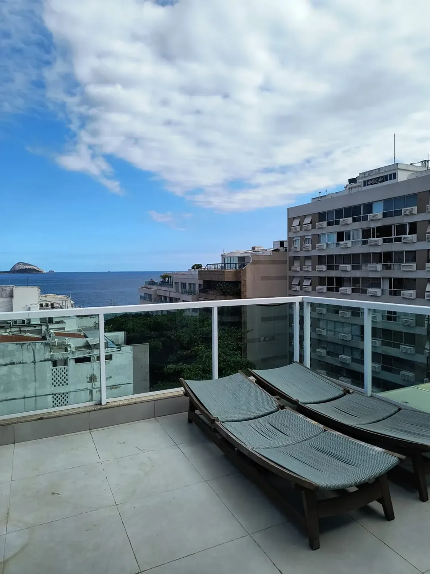 Rooftop apartment with 3 bedrooms and 1 bathroom — photo 18