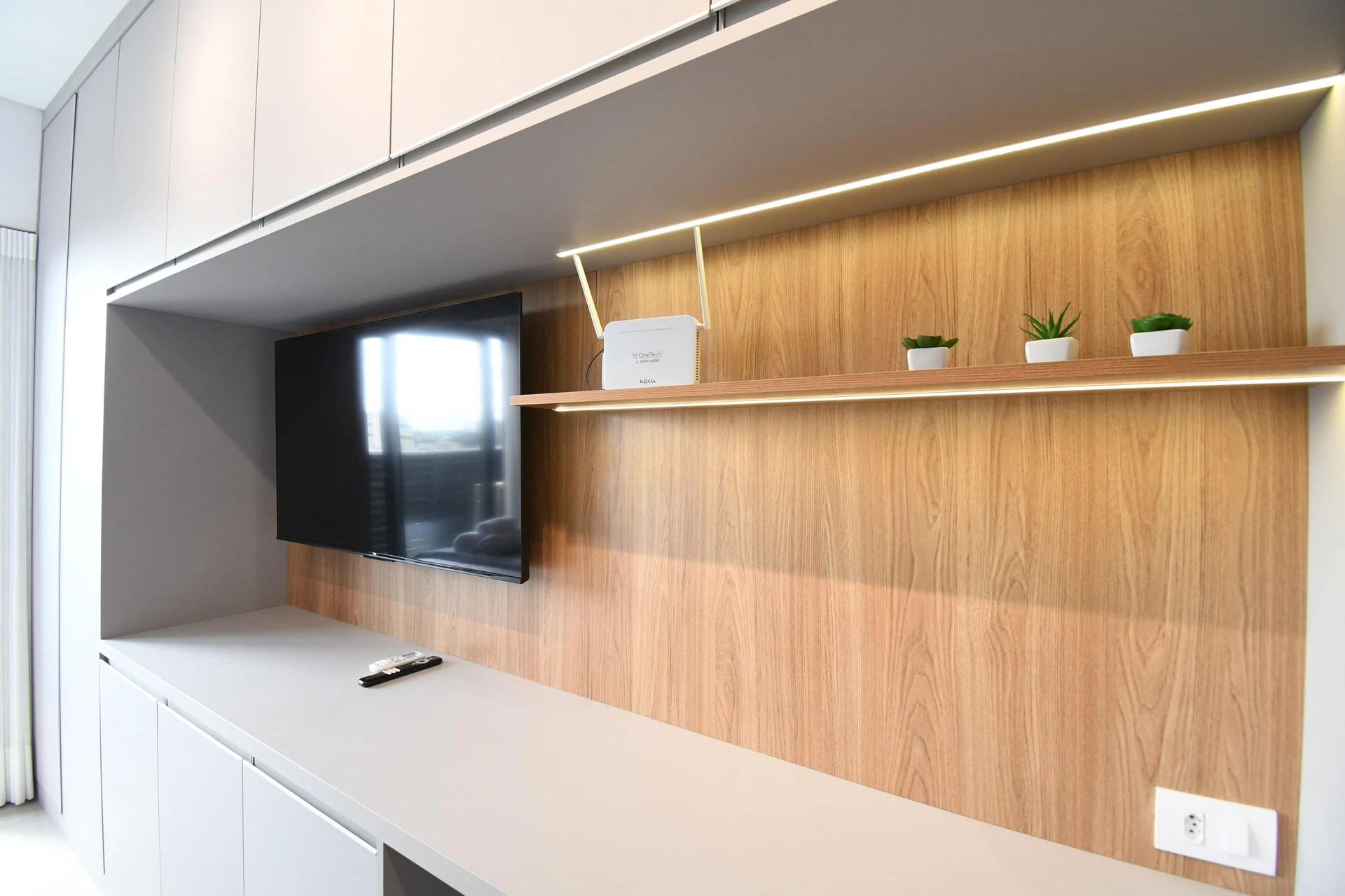 Furnished studio, 25 m², with floor-to-ceiling windows — photo 24