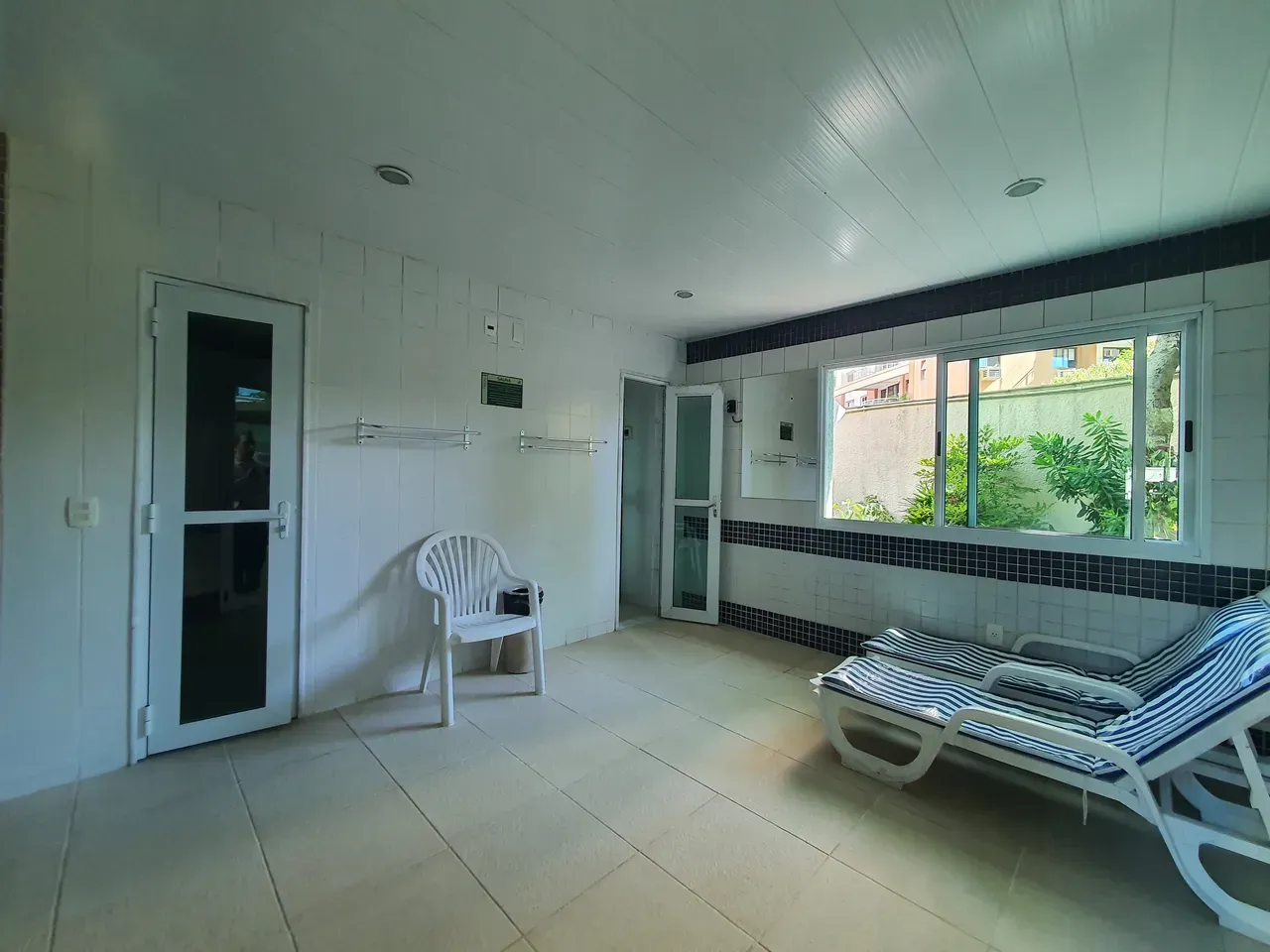 Park view in a 2-bedroom apartment, 90 m² — photo 39