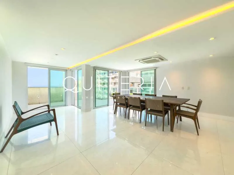 Duplex apartment, renovated, 4 bedrooms and 5 bathrooms — photo 2