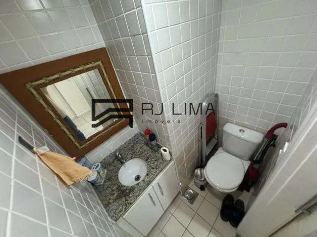 Floor-to-ceiling windows in a 2-bedroom apartment, 80 m² — photo 17