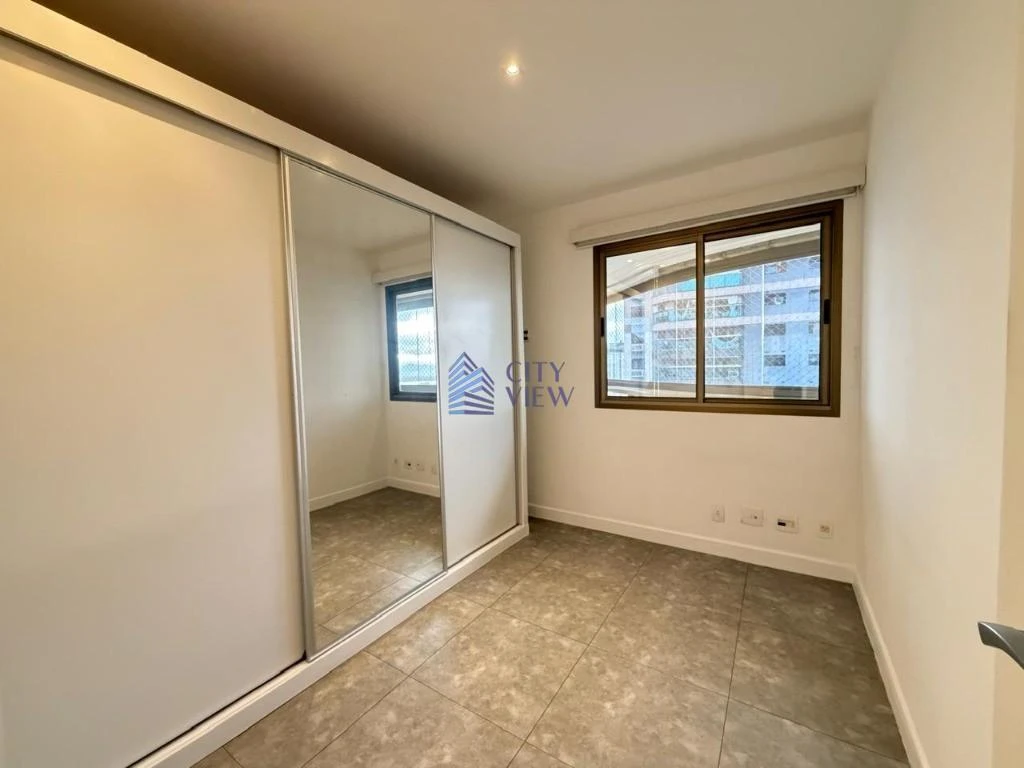 3-bedroom apartment with glass-enclosed balcony — photo 7