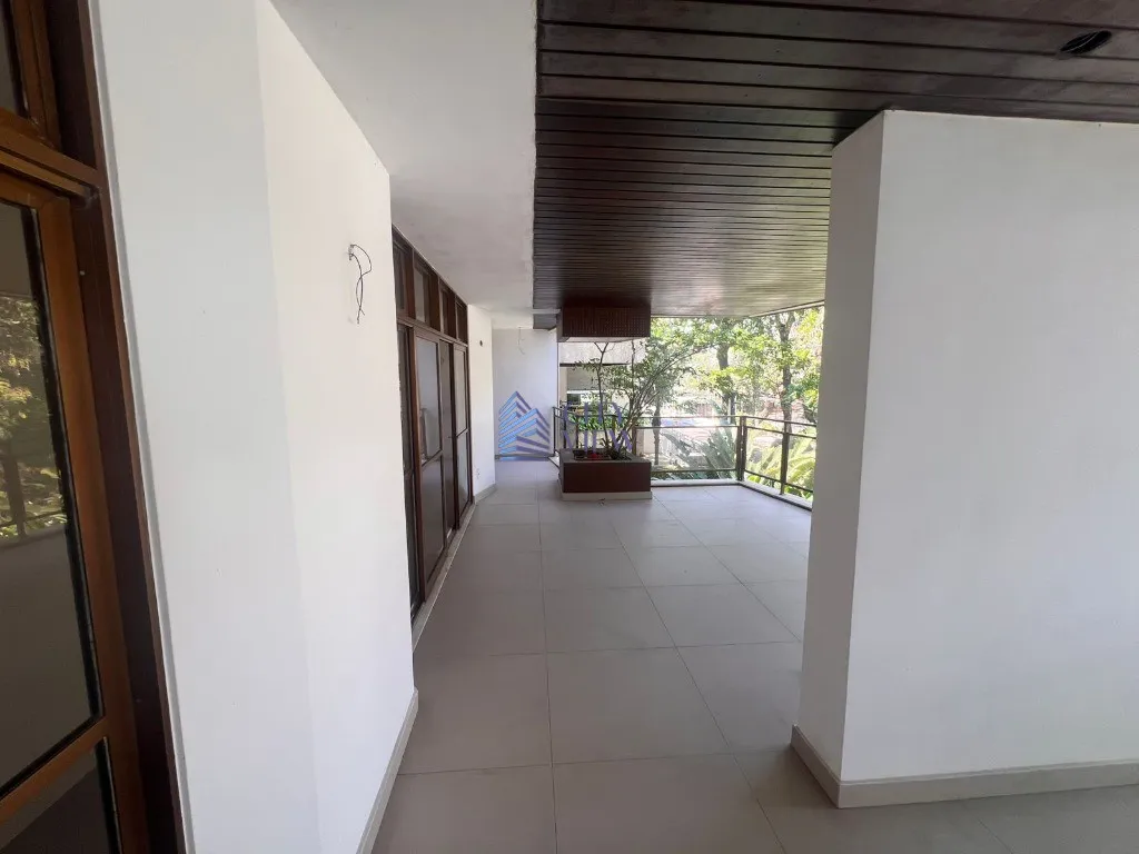 4-bedroom apartment with 5 bathrooms and a balcony — photo 36