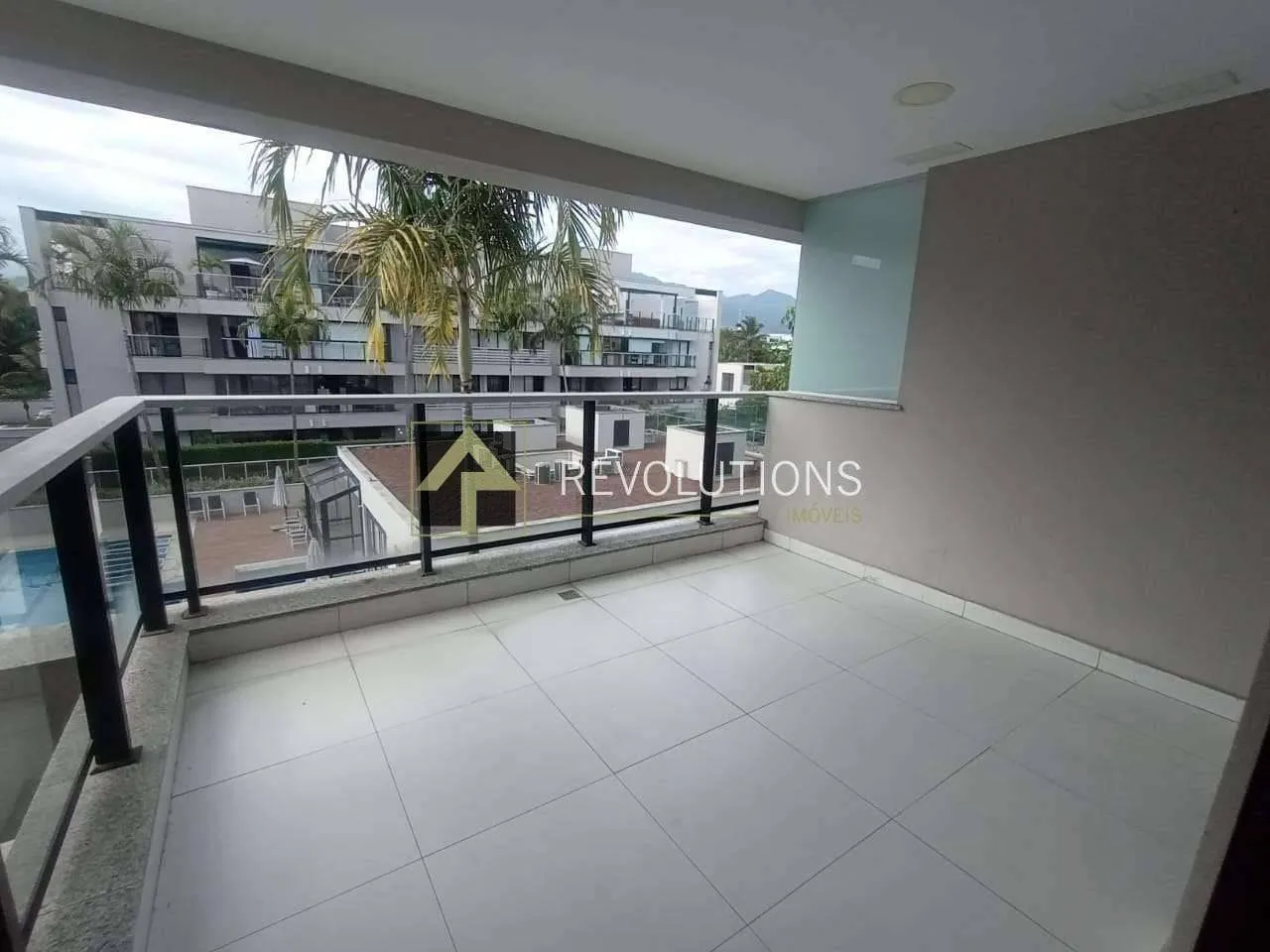 Apartamento de 3 dormitorios con balcón y 148 m²