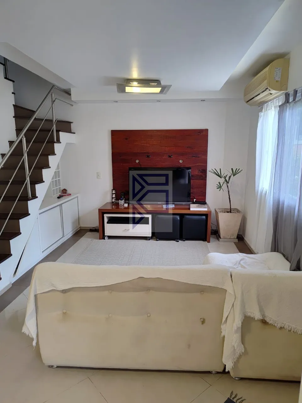 Rental house with 3 bedrooms and a gas stove kitchen