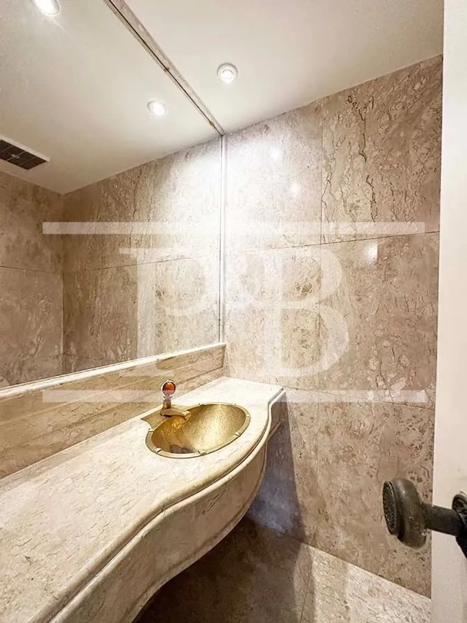 3-bedroom apartment with enclosed glass balcony — photo 15