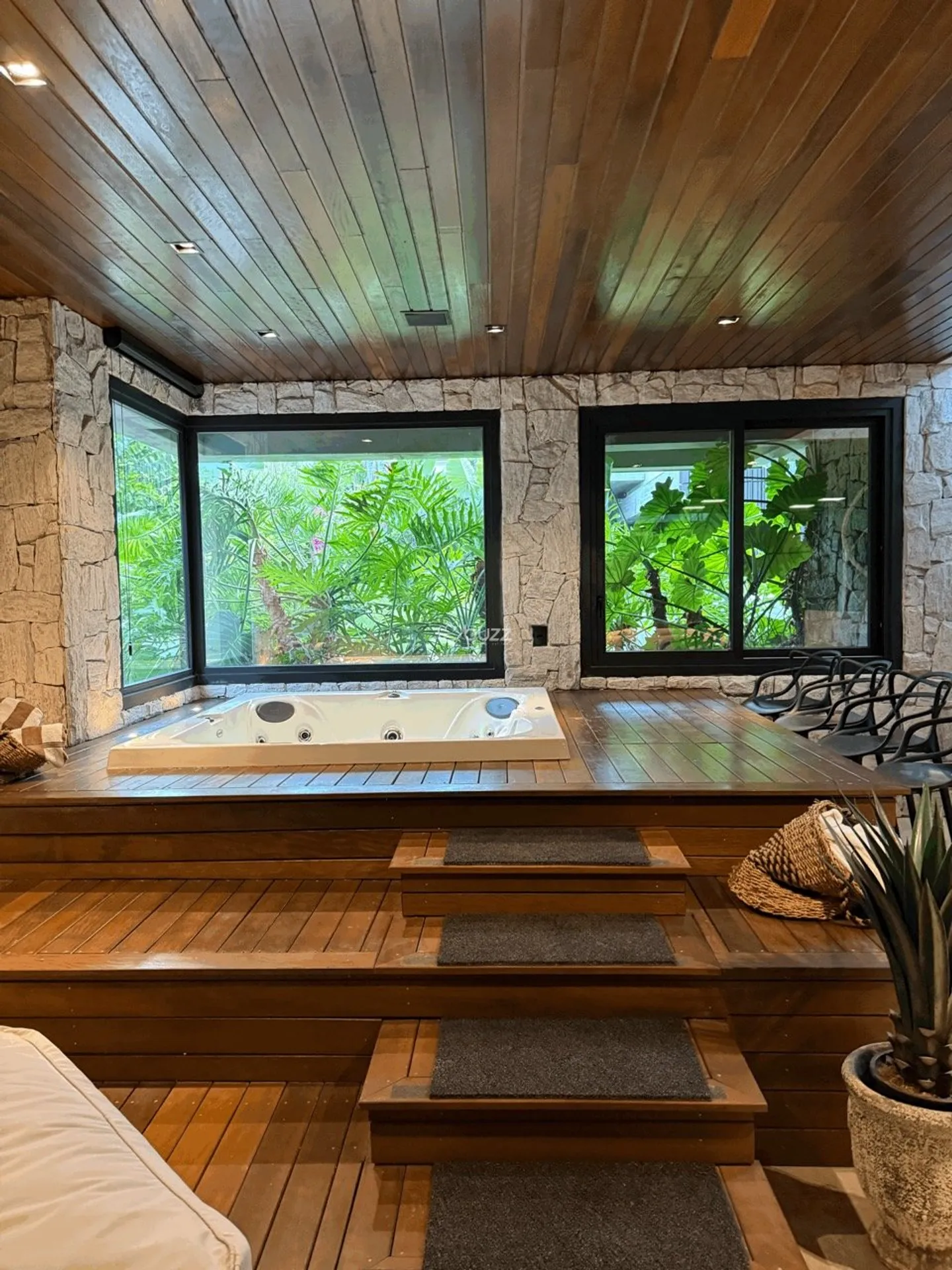 Furnished house, 561 m², with a water view — photo 16
