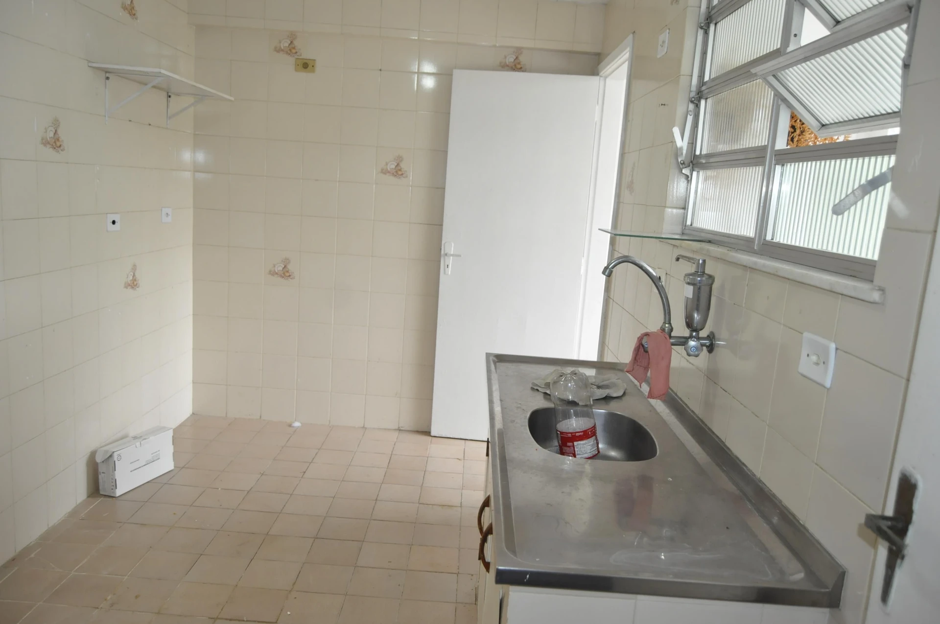 Apartamento com 3 quartos e varanda