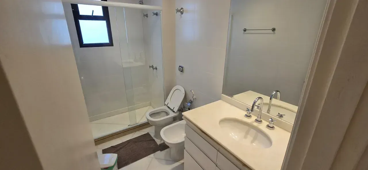 Furnished 2-bedroom apartment with open-plan kitchen — photo 18