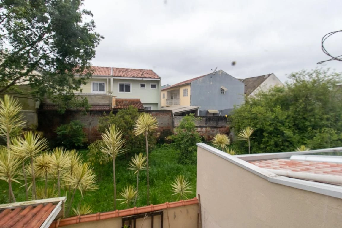 3-bedroom house with a bathtub in Curitiba — photo 27