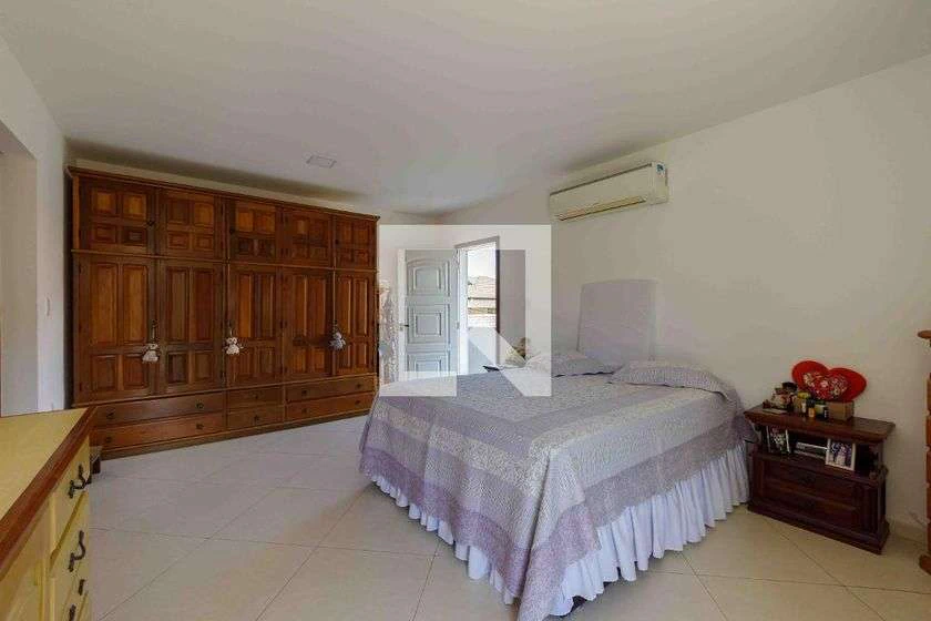 300 m² house with 5 en-suite bedrooms and private garden — photo 4