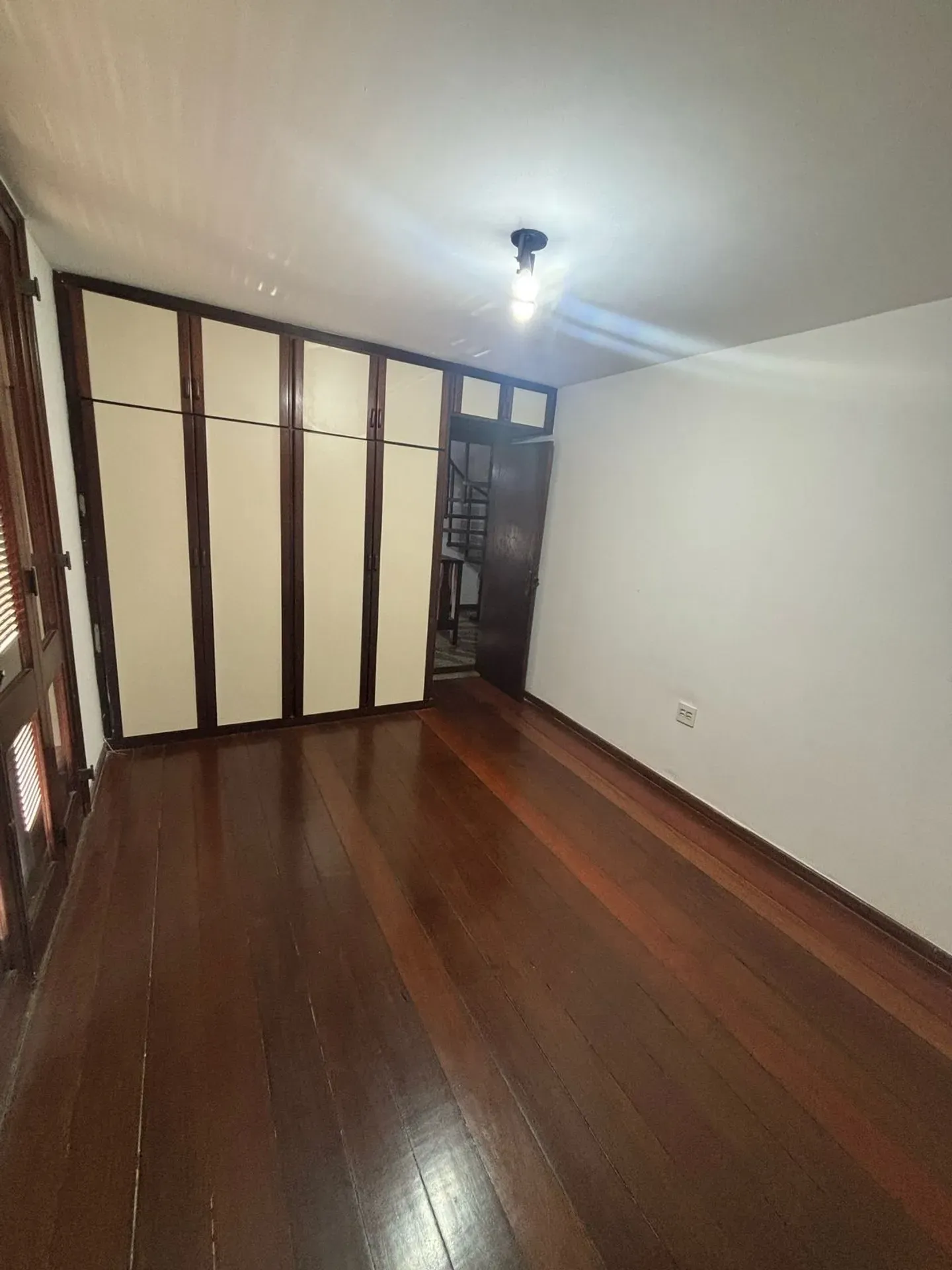 3-bedroom apartment with 5 bathrooms and a balcony — photo 45
