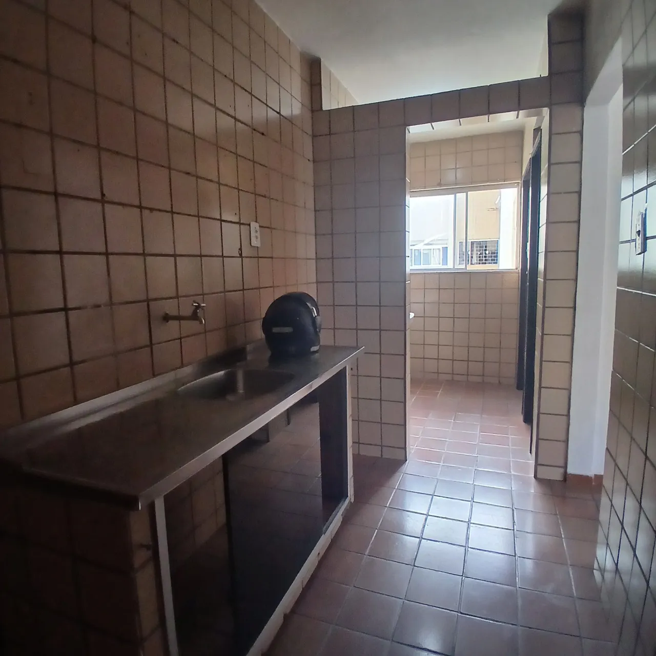 Unfurnished 3-bedroom apartment with a balcony — photo 18